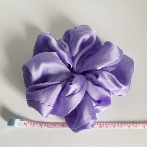 HANDSEWN XL MULBERRY SILK SCRUNCHIE - Picture 2 of 4
